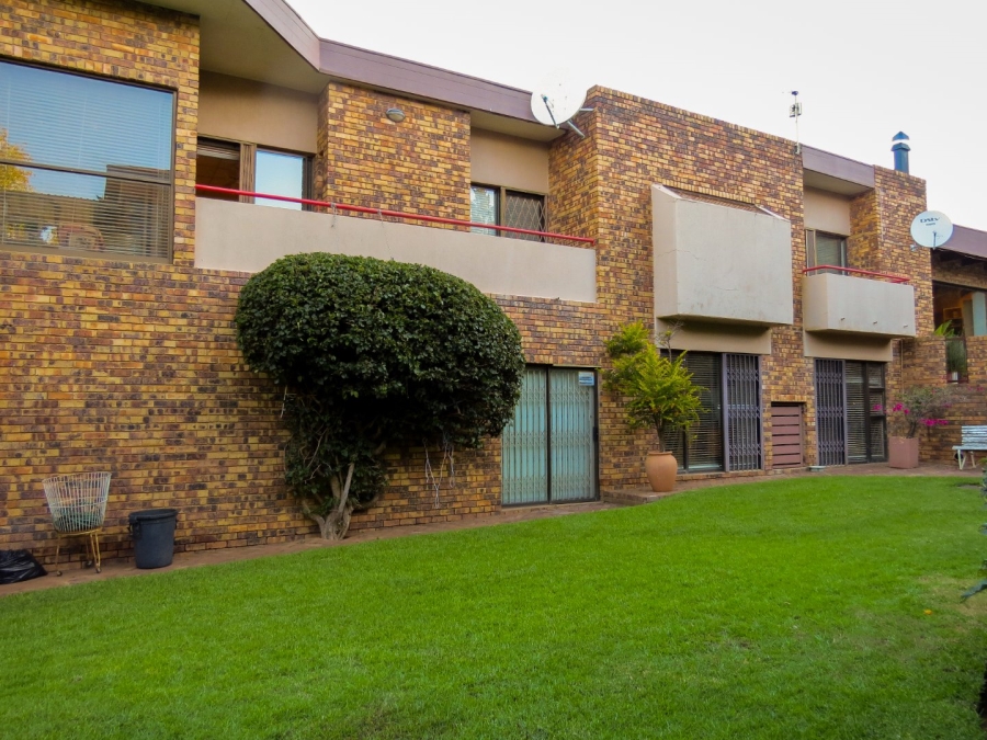 4 Bedroom Property for Sale in Heuwelsig Free State
